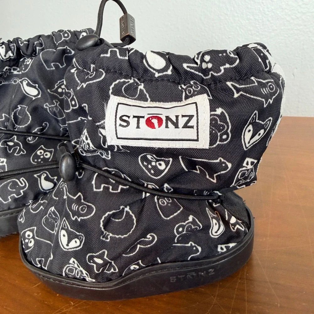 Stonz Baby Snow Booties Kids Size L Black Print Soft Sole Snow Rain Winter Boots